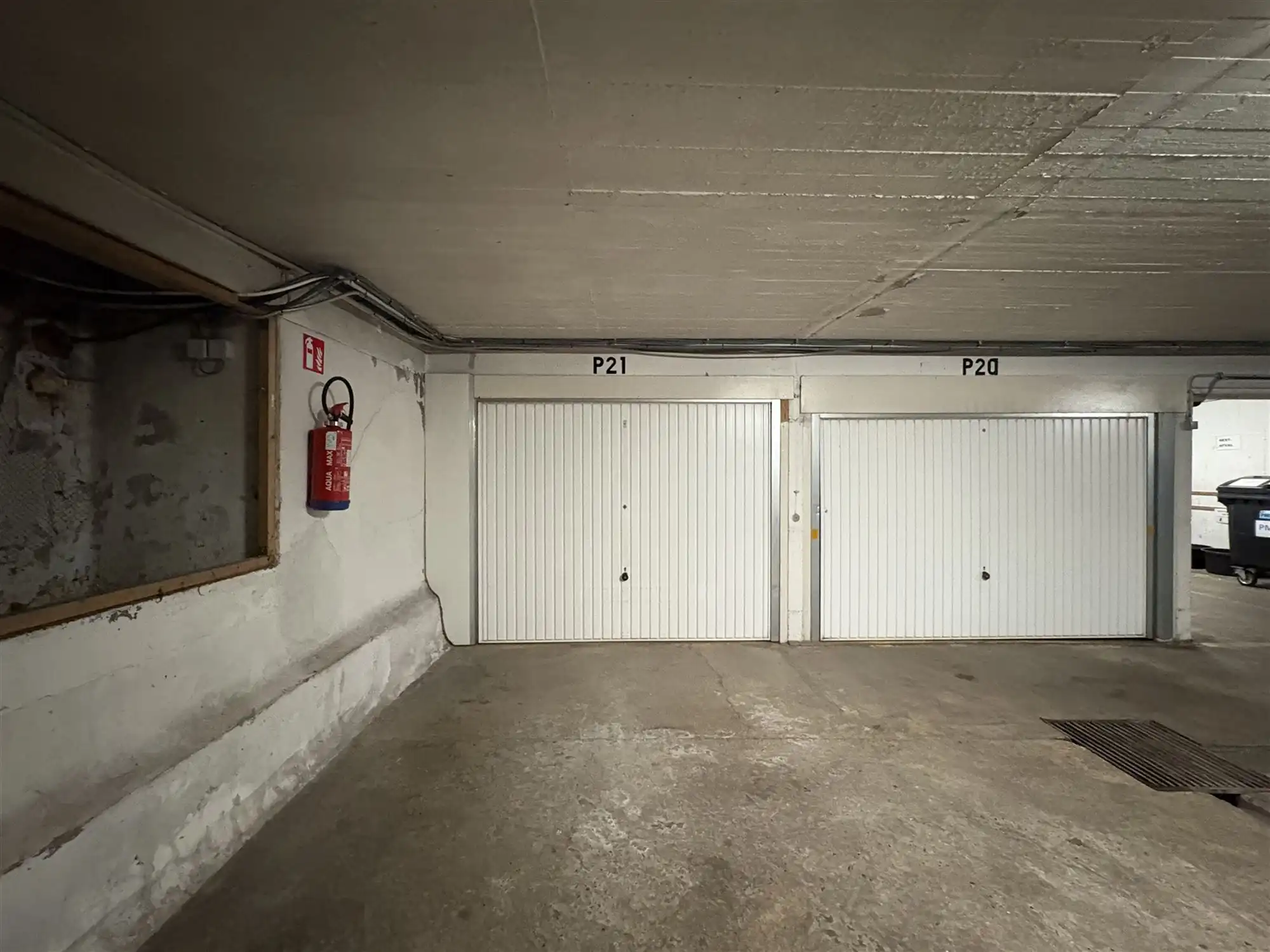 Gesloten garagebox met sectionale poort foto 4