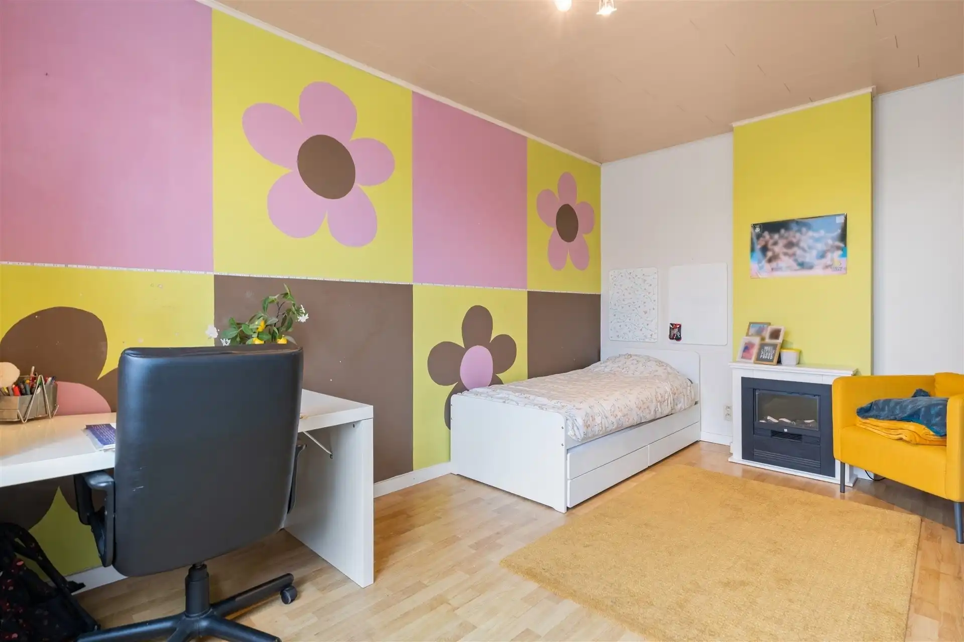 Zeer ruime halfopen bebouwing met 4 slaapkamers, oprit en garage, vlakbij centrum te Zele. foto 16