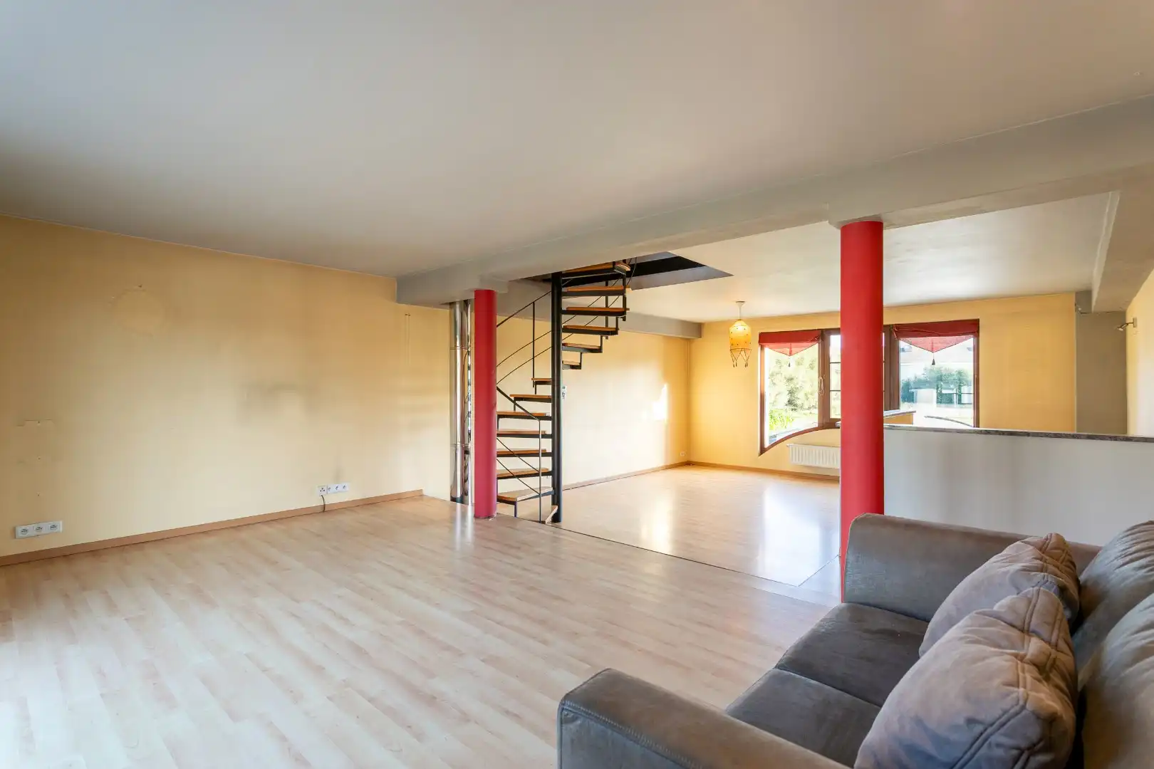 Karaktervolle architectenwoning (EPC B) met 3 slpks, garage en tuin te Lot foto 6