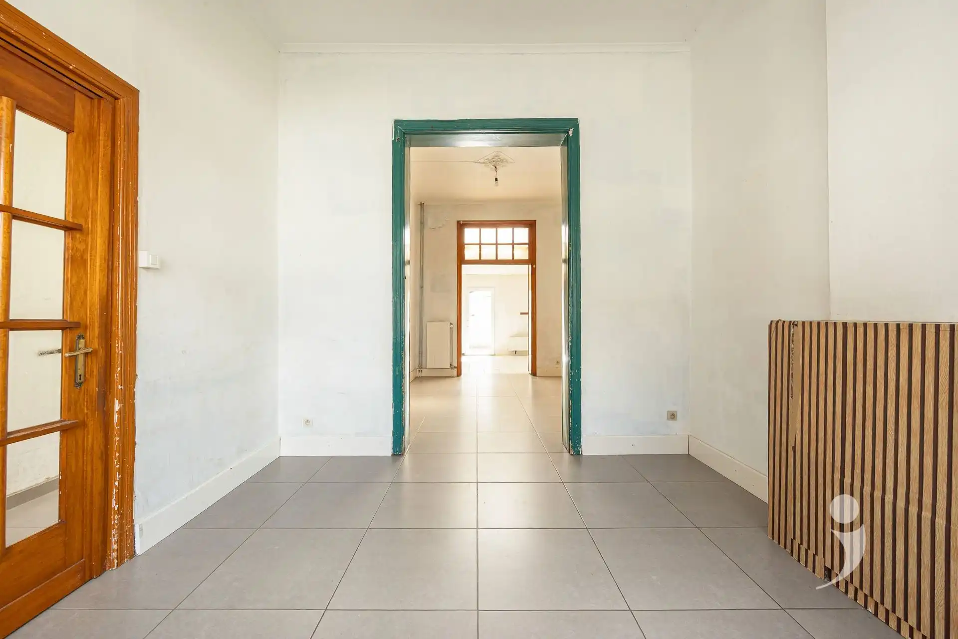 Op te frissen rijwoning met veel karakter (en garage) foto 5
