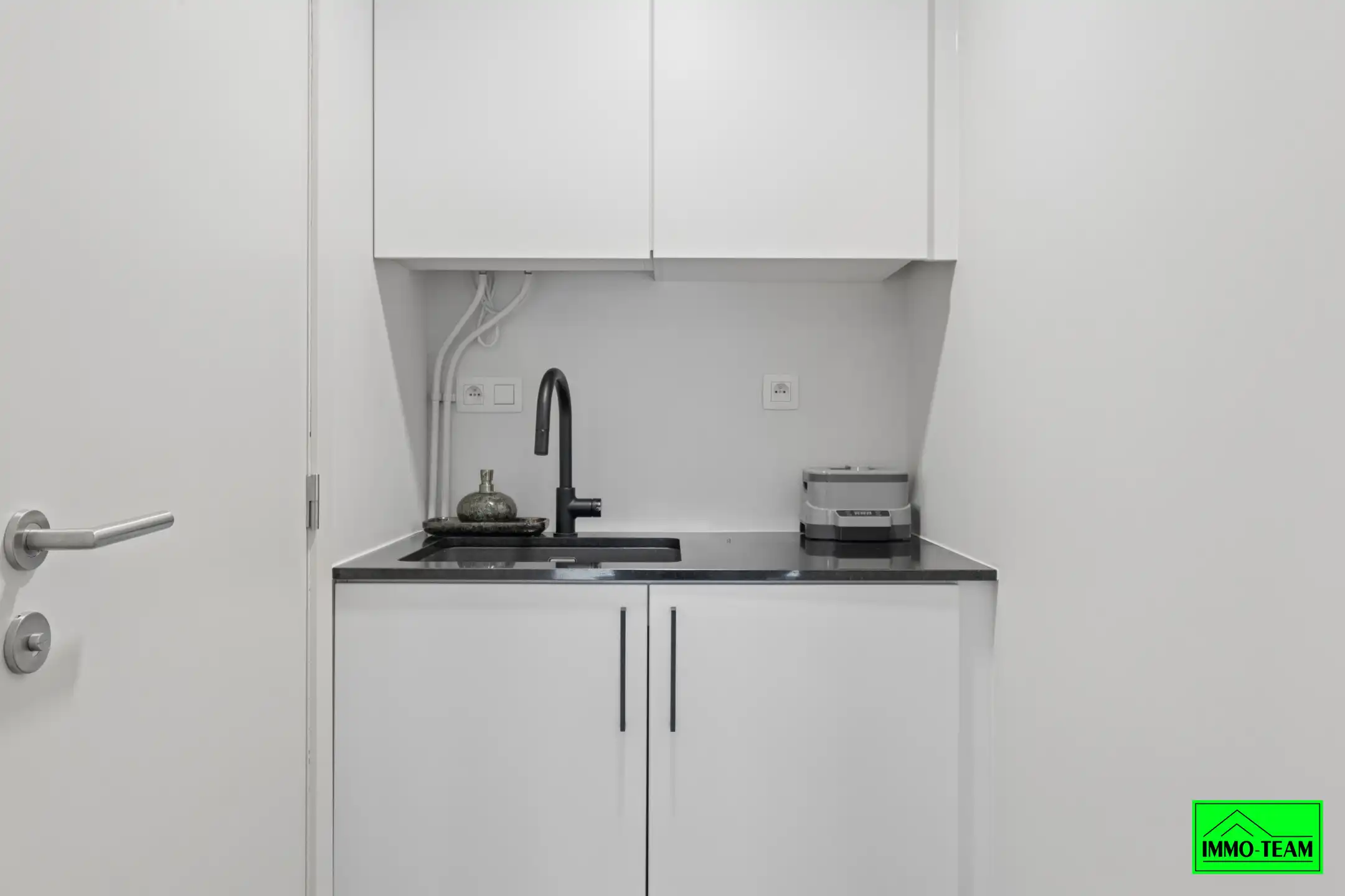 Instapklaar handelspand met ondergrondse staanplaats foto 11