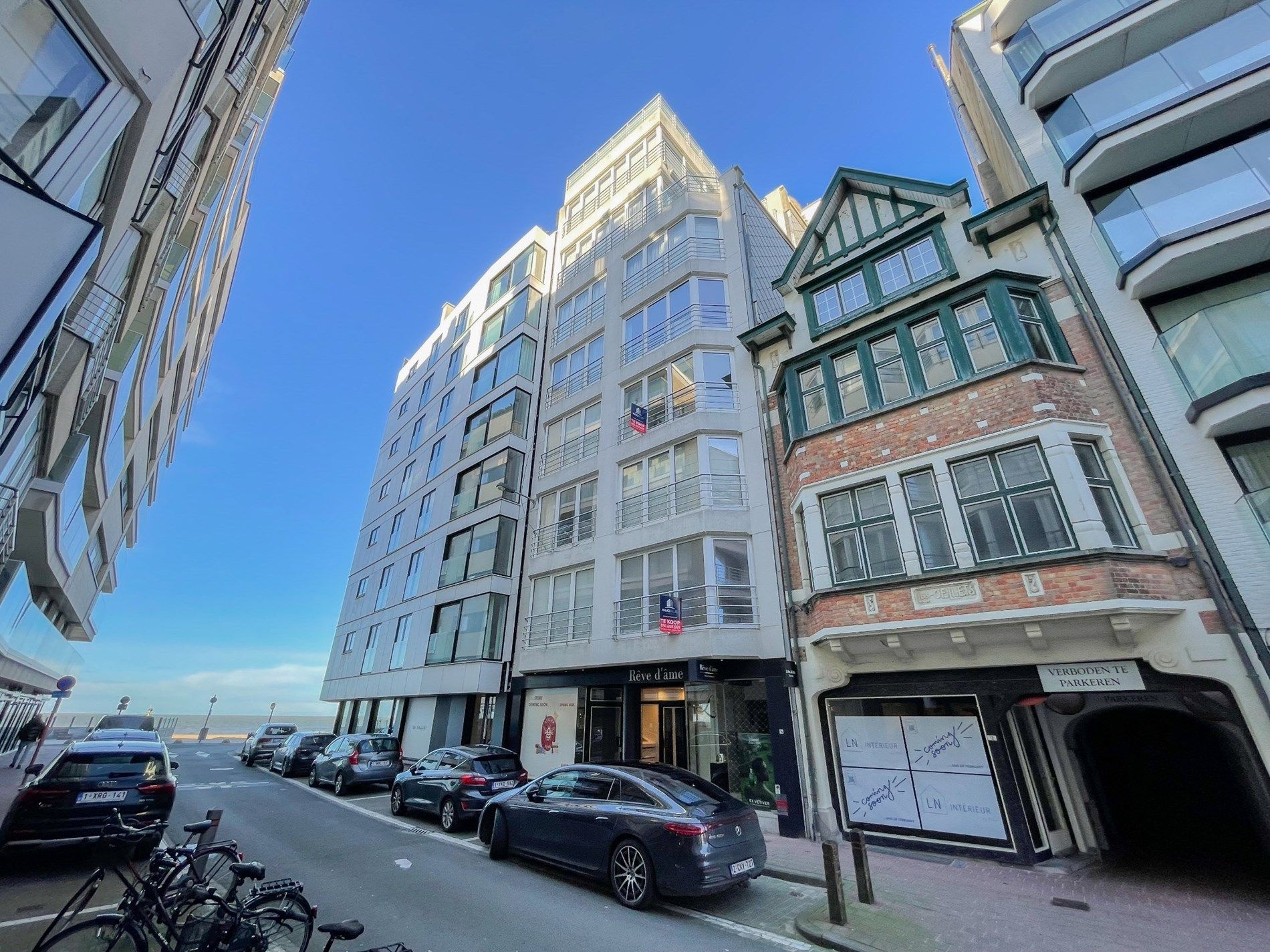 Appartement met zijdelings zeezicht en een ruim zuidwest gericht terras. foto 22