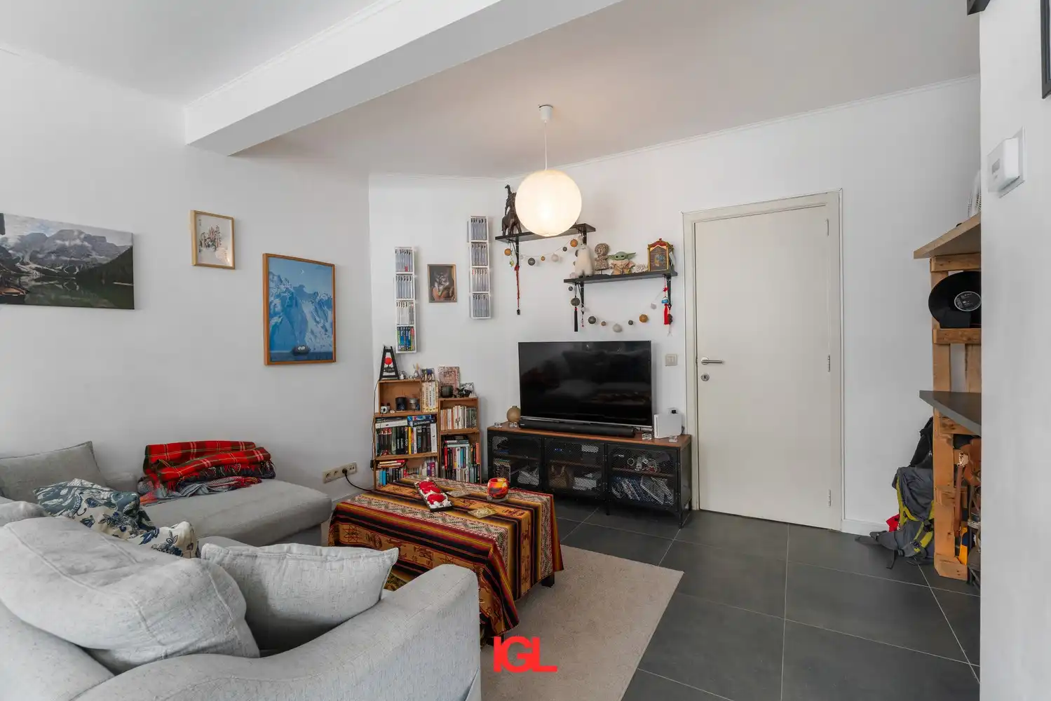 Gerenoveerd gelijkvloers appartement met 2 slaapkamers en garage. foto 5