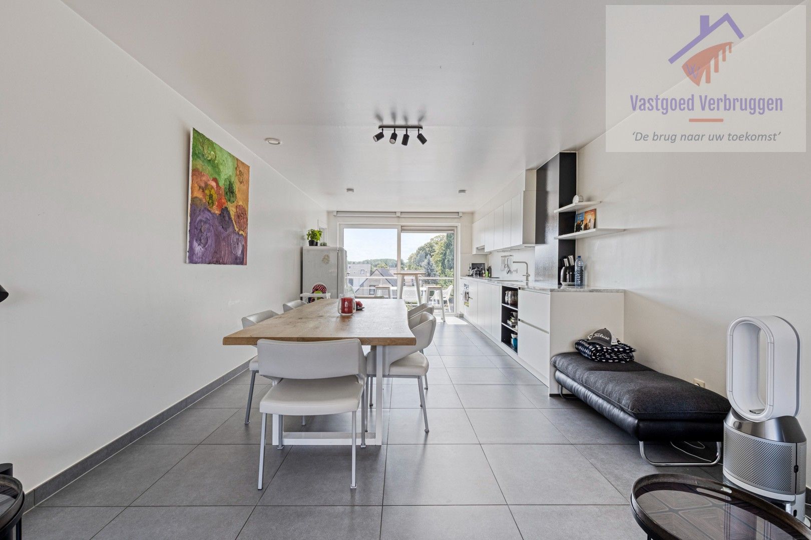 Instapklaar appartement met zuidgericht terras, zonnepanelen en topafwerking in hartje Nieuwerkerken foto 5