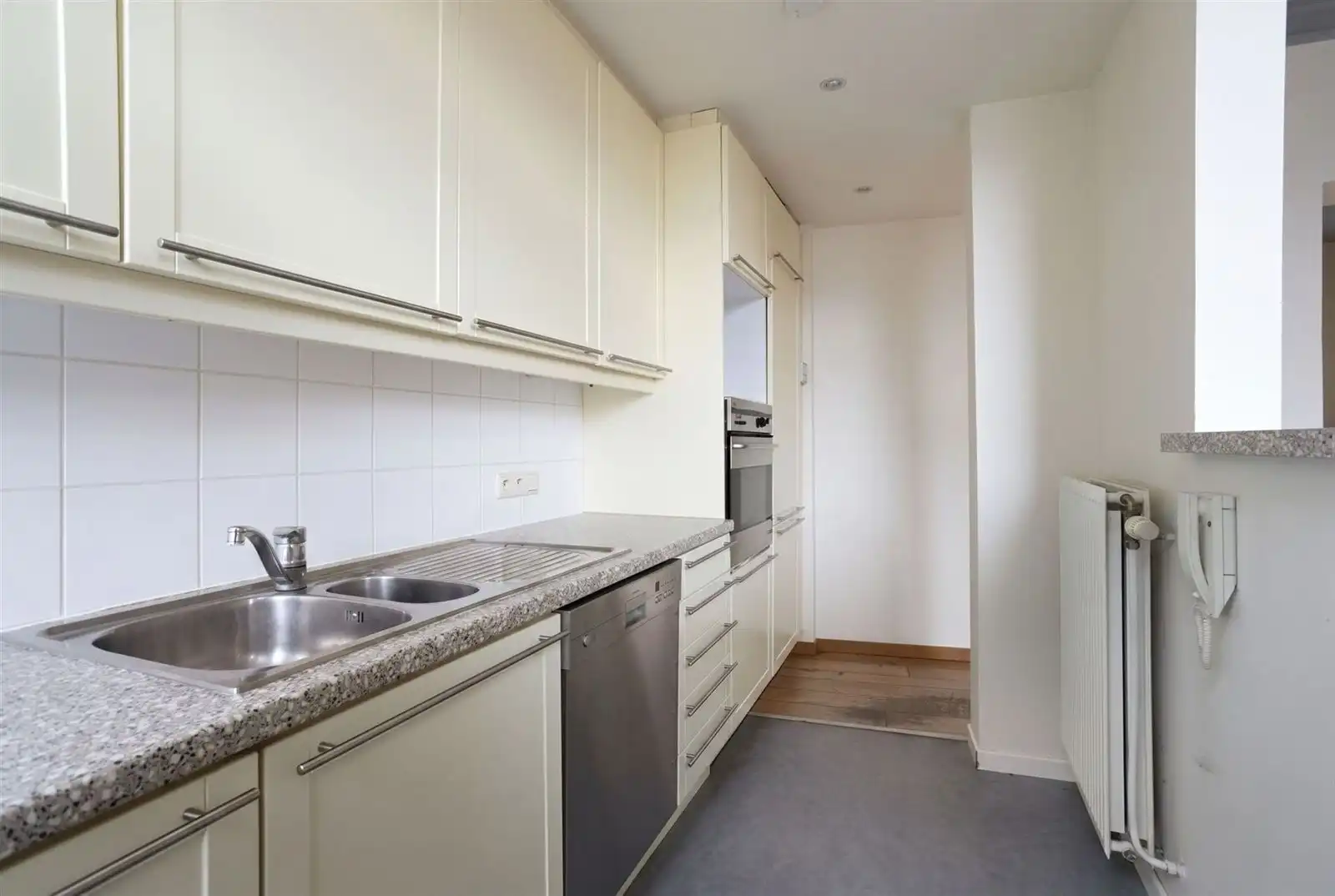Praktijk + triplexappartement (3 slaapkamers & 2 badkamers) te centrum Halle  foto 16