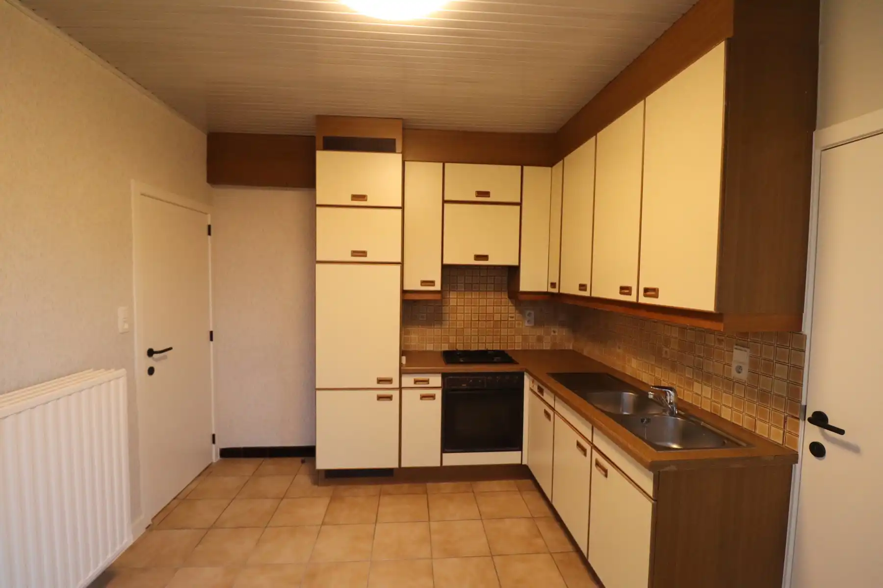 Ruime gezinswoning met terras en tuin foto 5