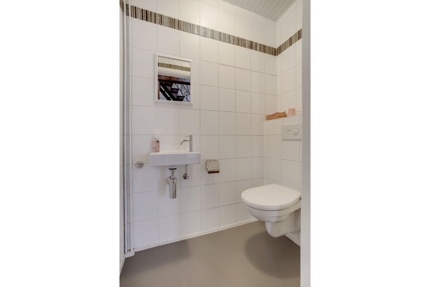 Vrijstaande, charmante woning met 3 grote slpk. en garage op 398 m² foto 14