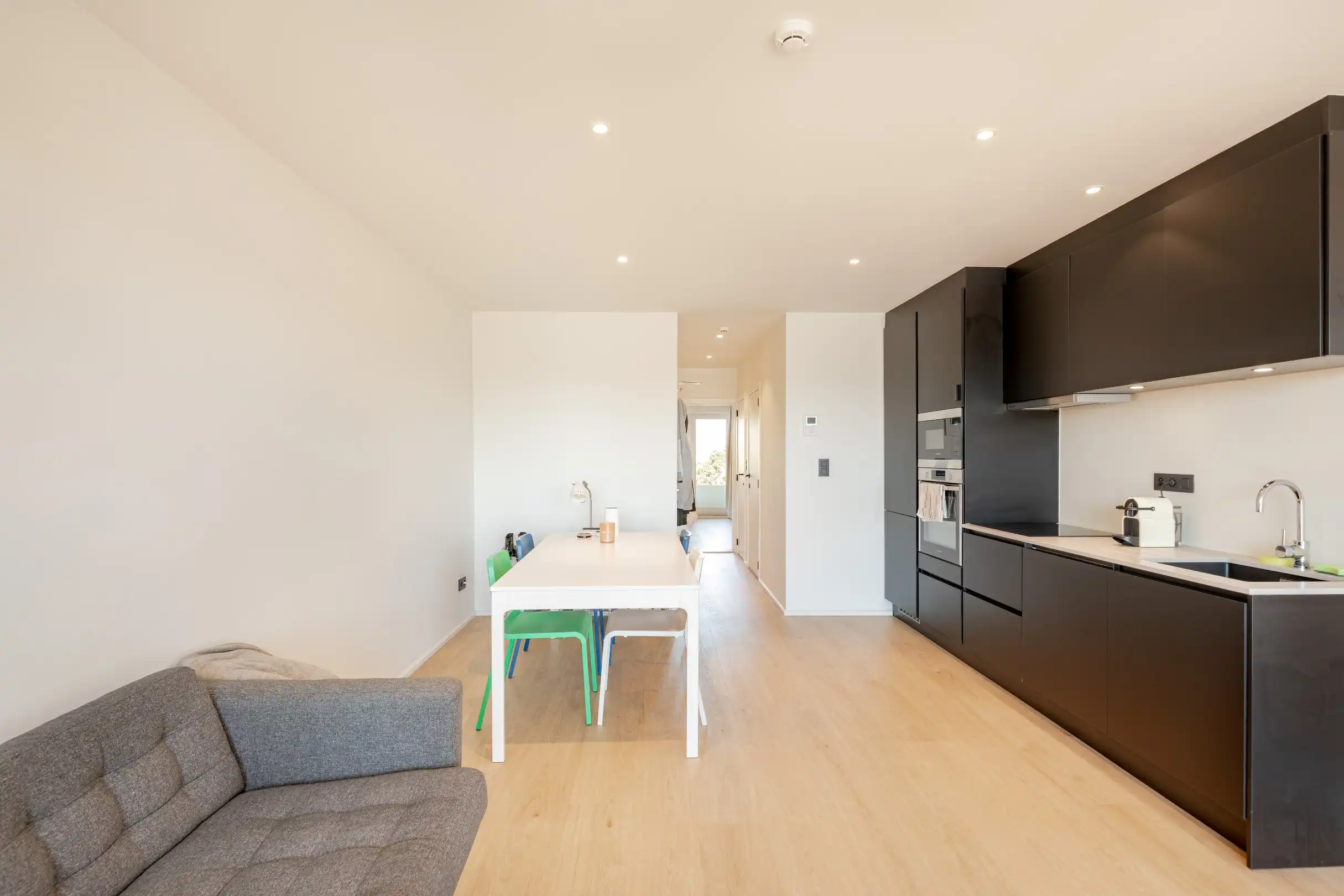 Deels bemeubeld 1-slaapkamer appartement foto 4