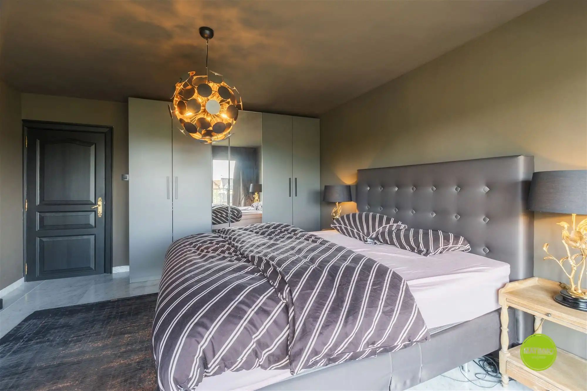 Luxueus gerenoveerde woning met groot stuk grond  foto 30