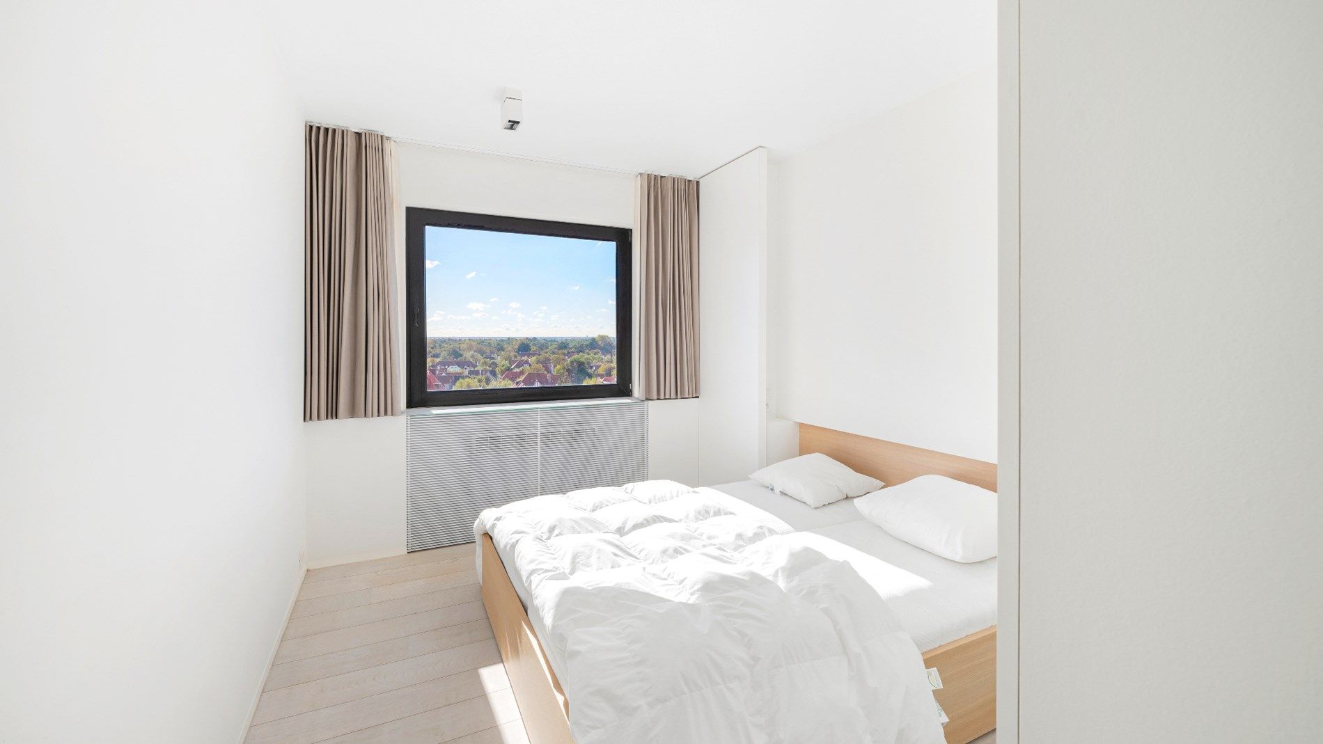 Exclusief hoek-appartement op toplocatie met perfecte oriëntatie op het Albertplein. foto 7