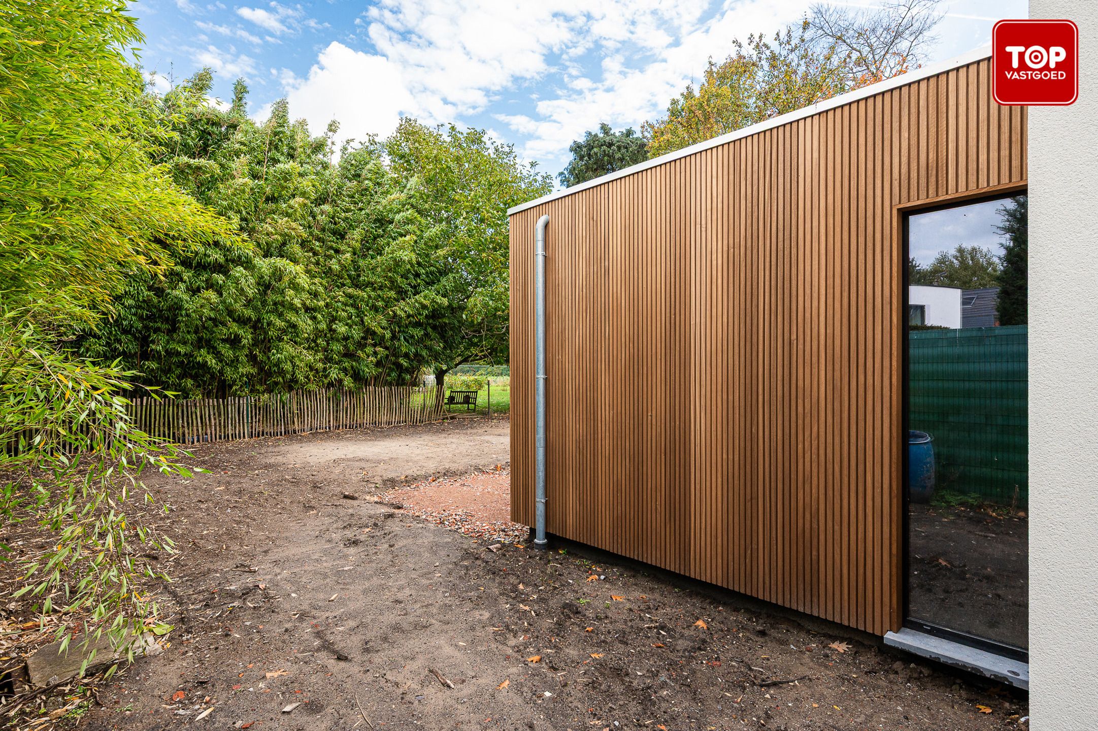 Halfopen bebouwing op een rustige locatie foto 3