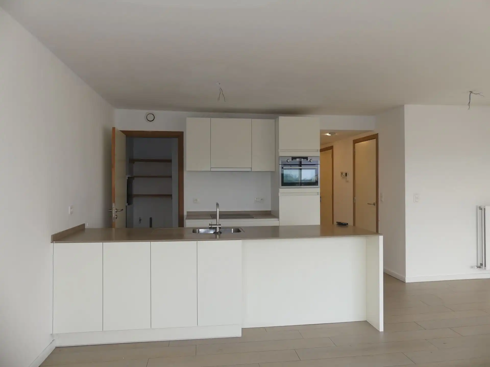 Recent instapklaar appartement met 2 slaapkamers! foto 6