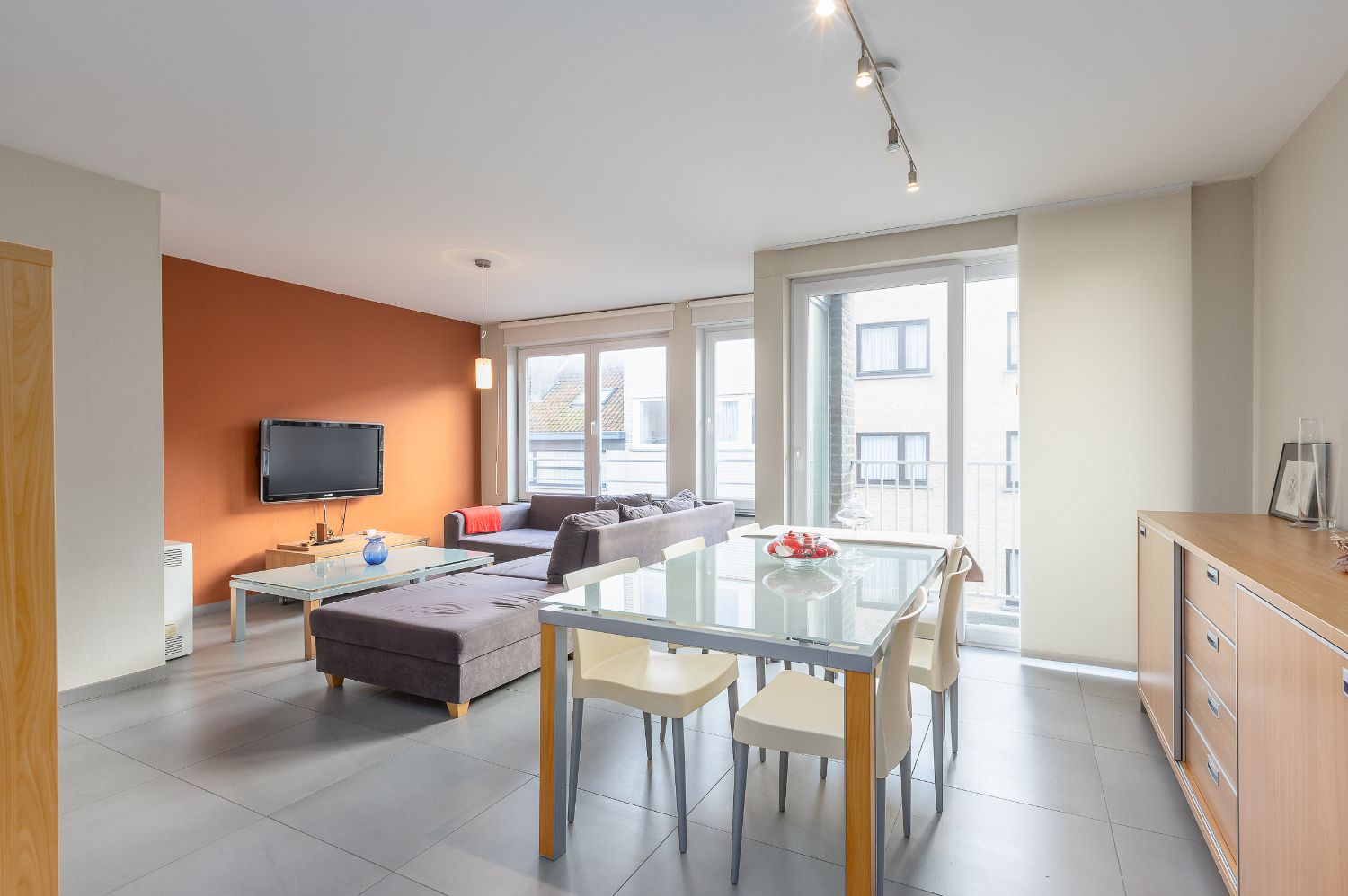 Ruim 2 slaapkamer appartement in het centrum van Oostende te koop! foto {{pictureIndex}}