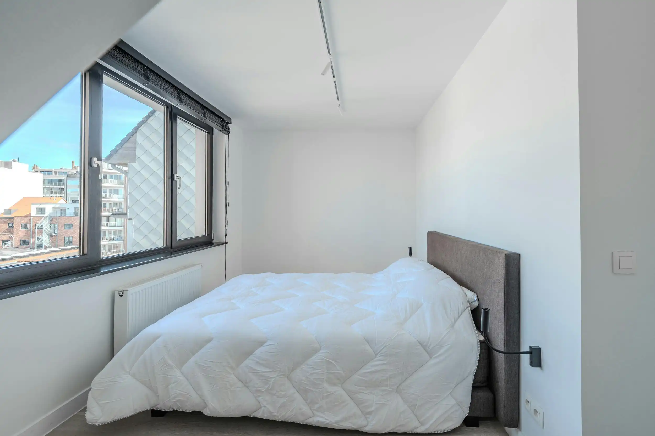 Prachtig gerenoveerd duplexappartement te Oostende foto 13