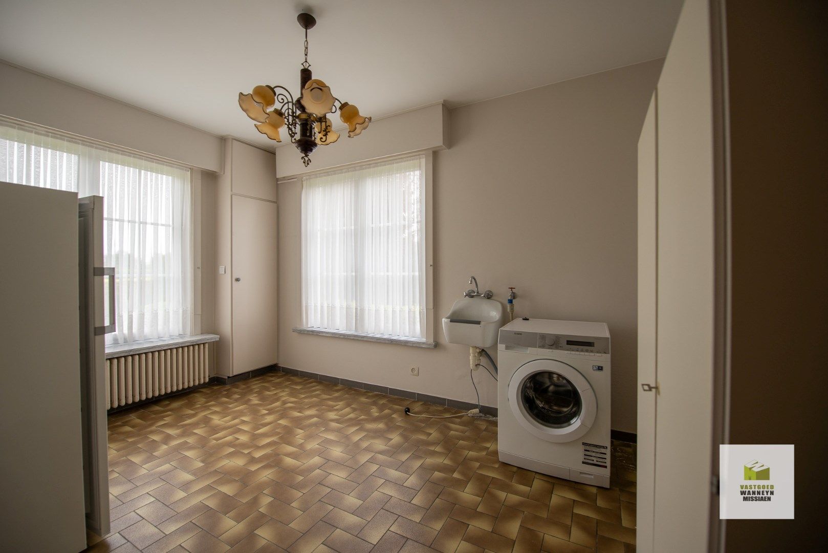 Verzorgde villa met 4slpk, zuidgerichte tuin en garage op 1.360m2 aan de rand van de Lakebossen foto 15