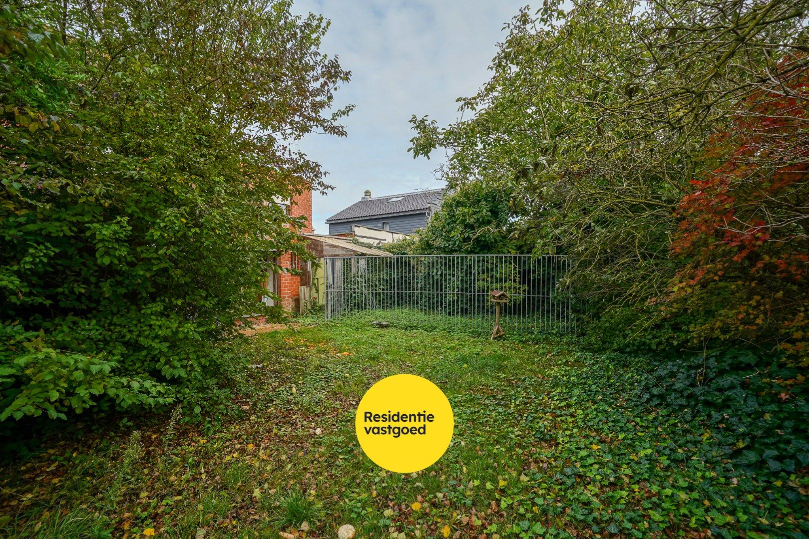 Ruime woning met dubbele garage en 6 slaapkamers in Bredene – ideaal renovatieproject foto 7