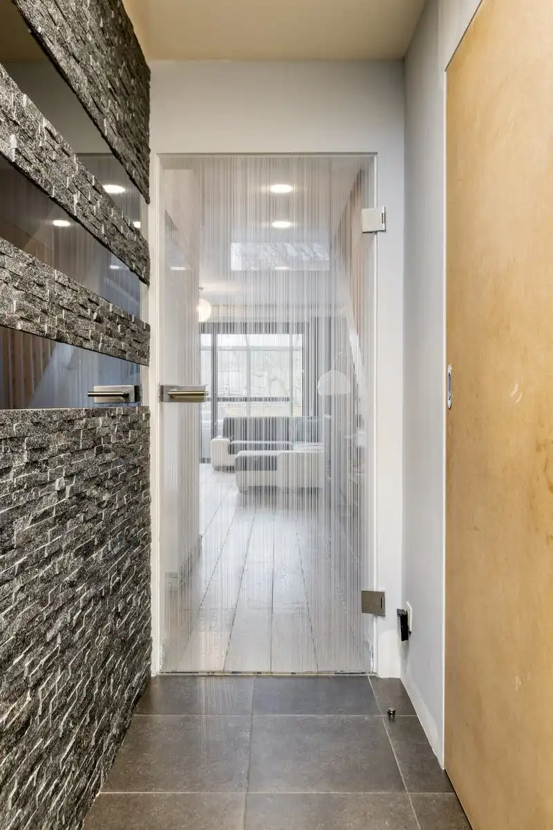 Instapklare woning met garage te koop in Bilzen foto 4