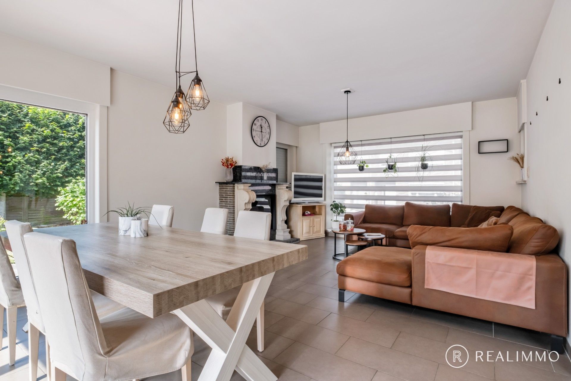 Instapklare, gerenoveerde gezinswoning met 4 slaapkamers foto 6