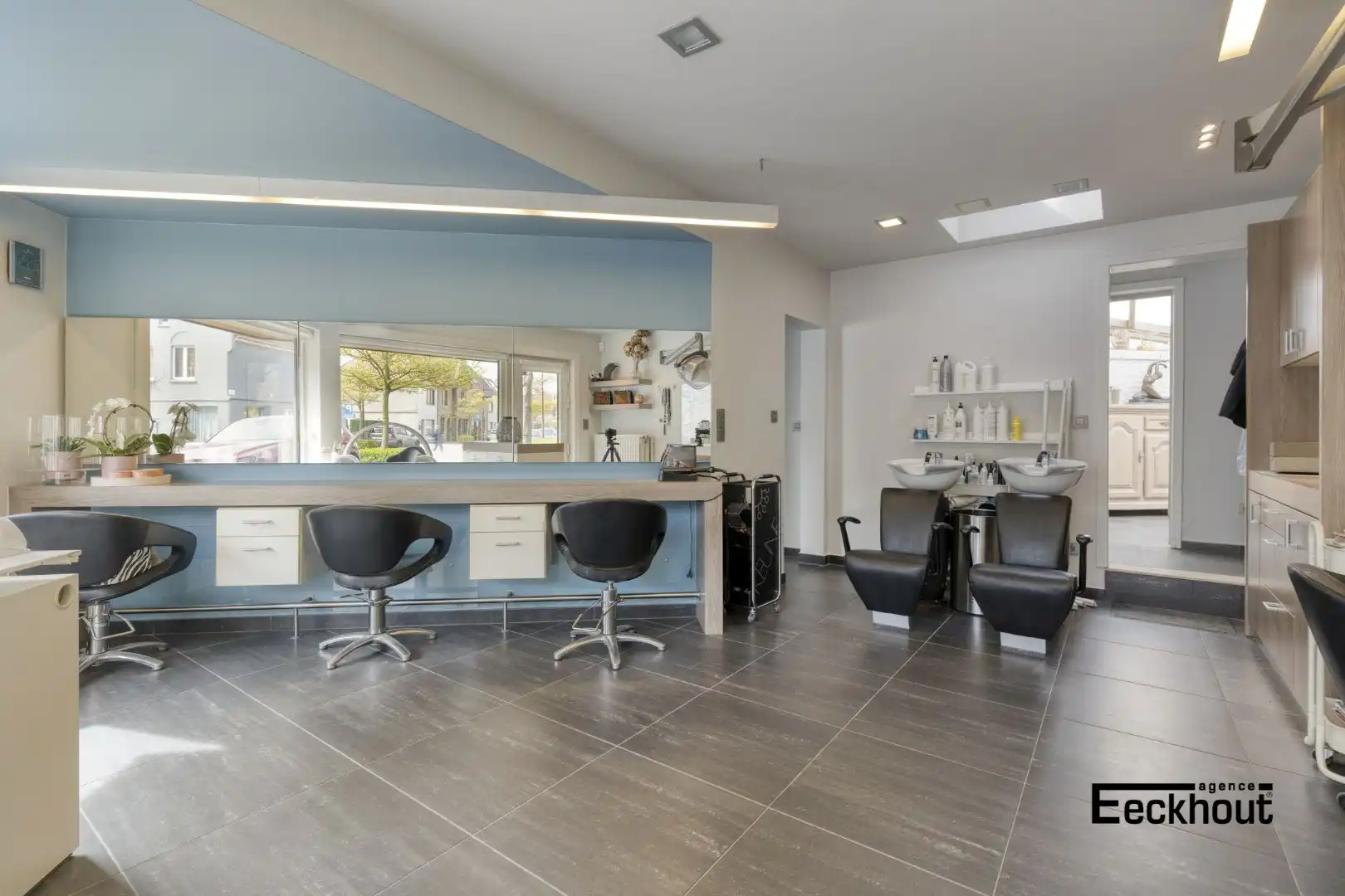 Instapklare woning met handelsruimte en met zonnige tuin! foto 23