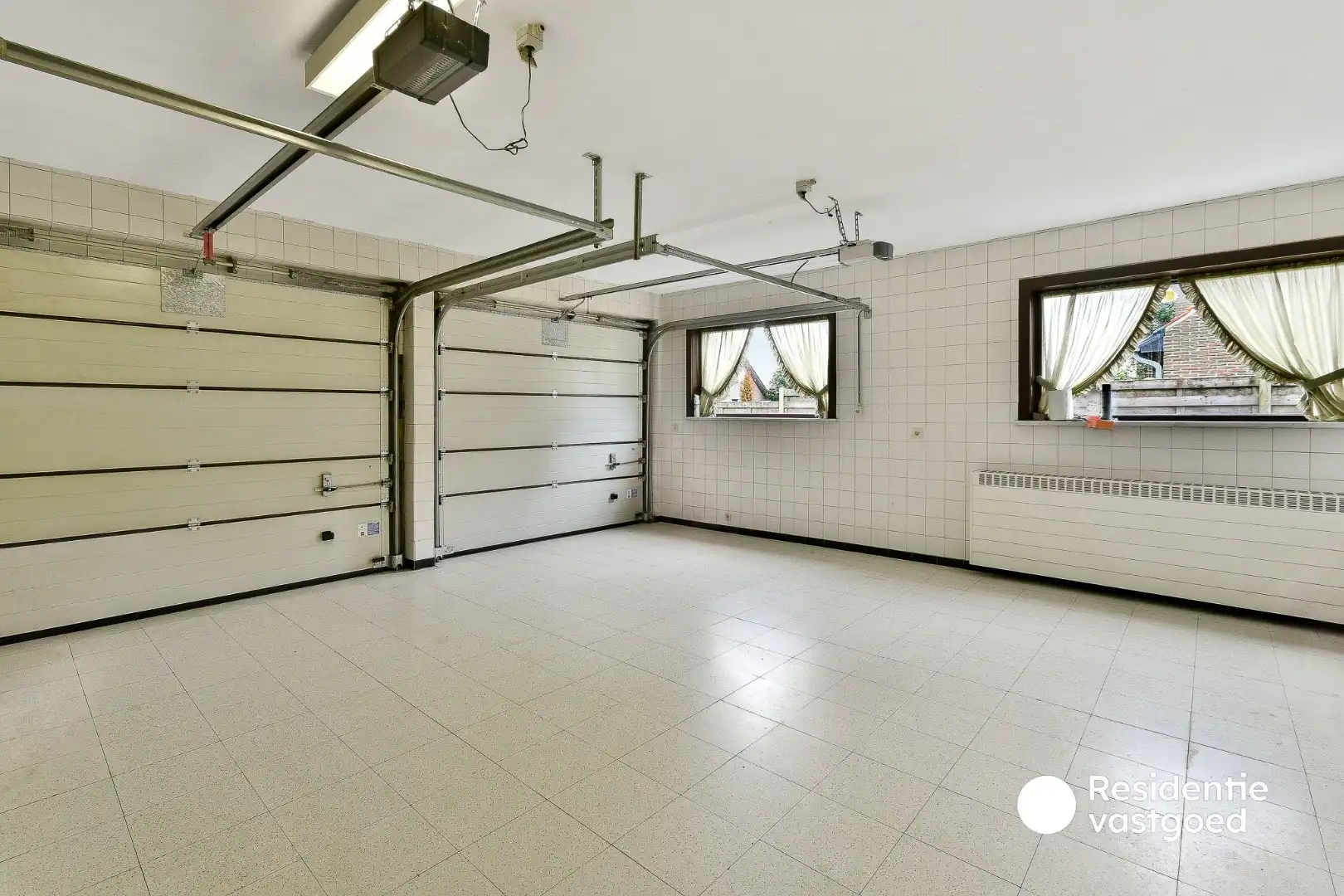Alleenstaande bungalow met 4 slaapkamers en ruime tuin foto 28
