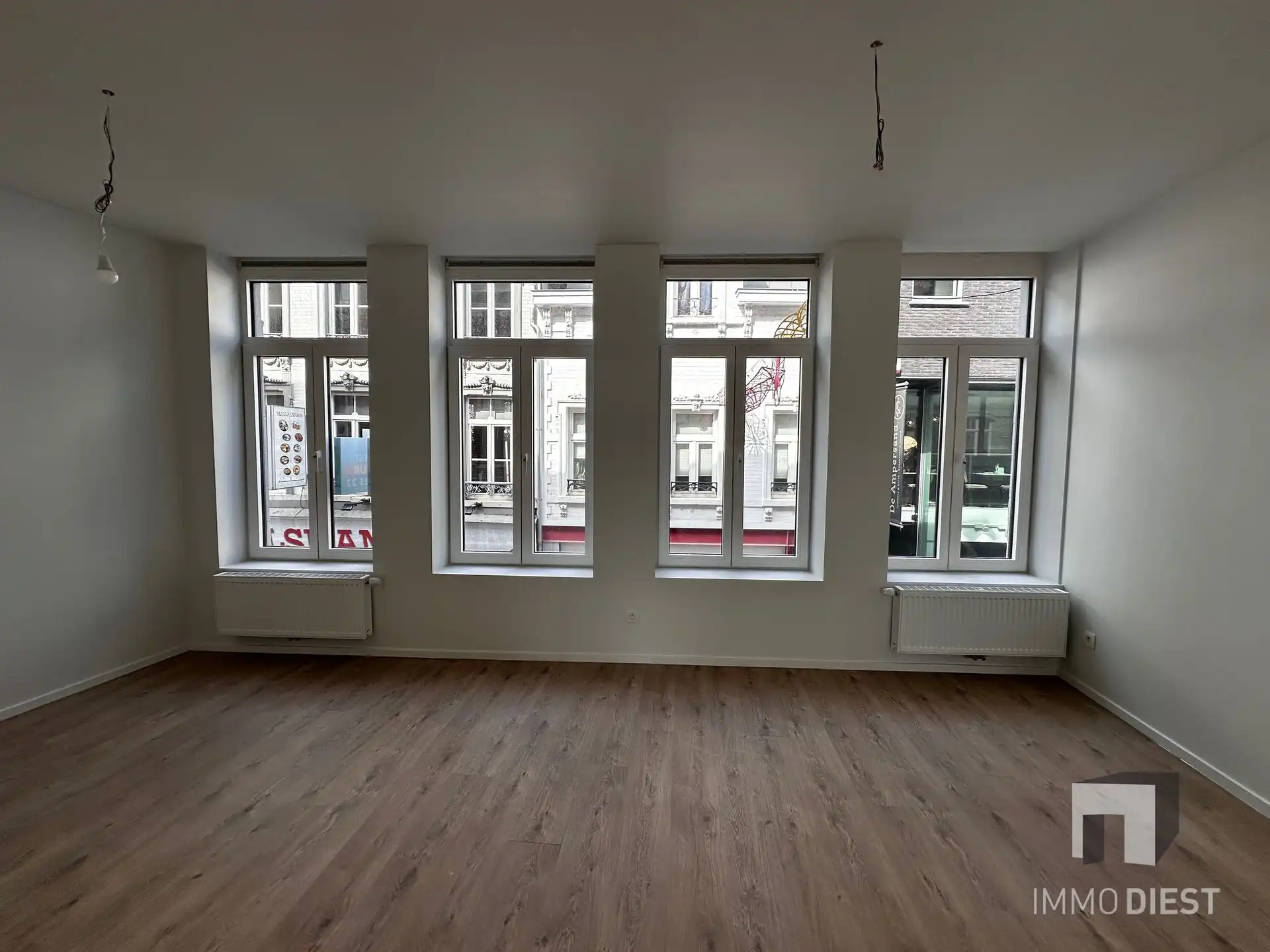 Knap appartement met terras en 2 slpks - centrum Diest - veel lichtinval foto 3