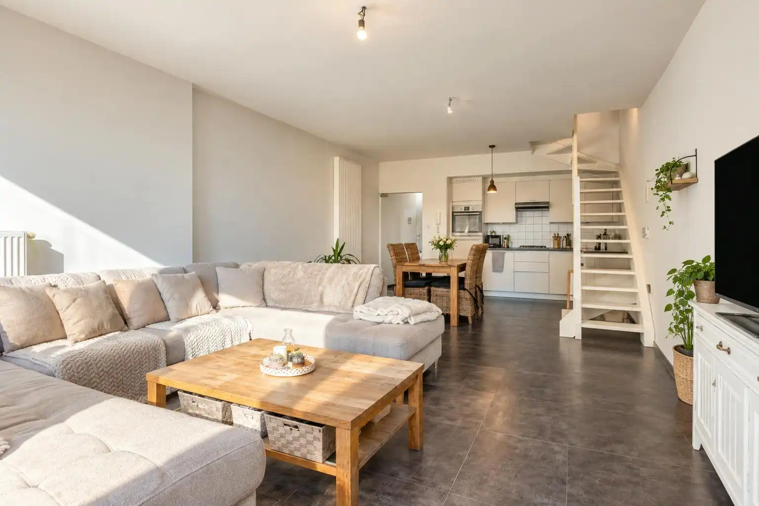 Instapklaar huis met 4 slaapkamers en koer te koop in Brugge foto 2