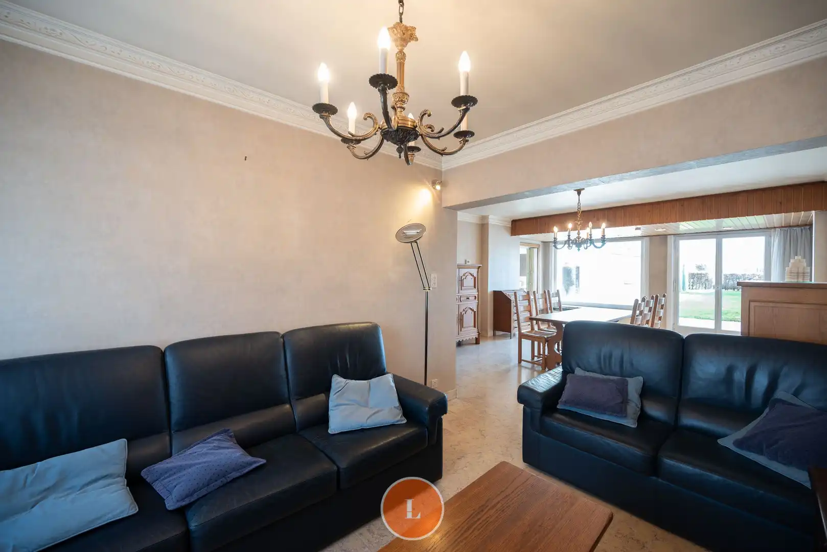 Op te frissen woning vlakbij het centrum van Wevelgem! foto 3