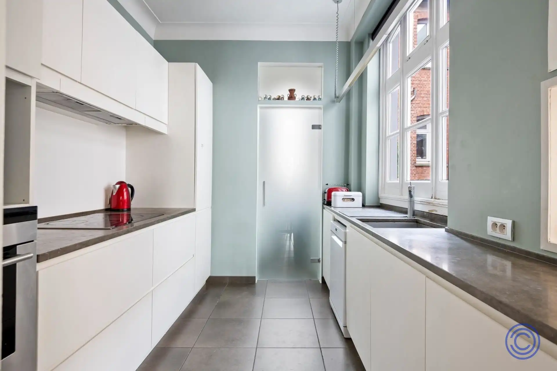 Karaktervol duplexappartement met terras in hartje Zurenborg! foto 5