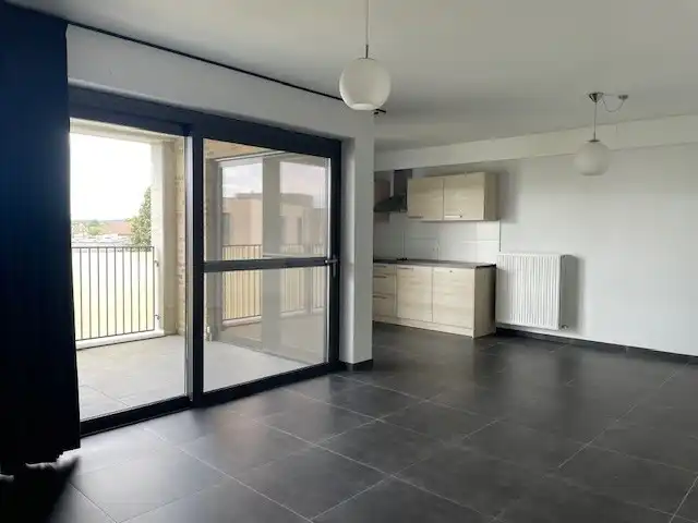 Appartement met 2 slaapkamers, ruim terras en parking foto 2