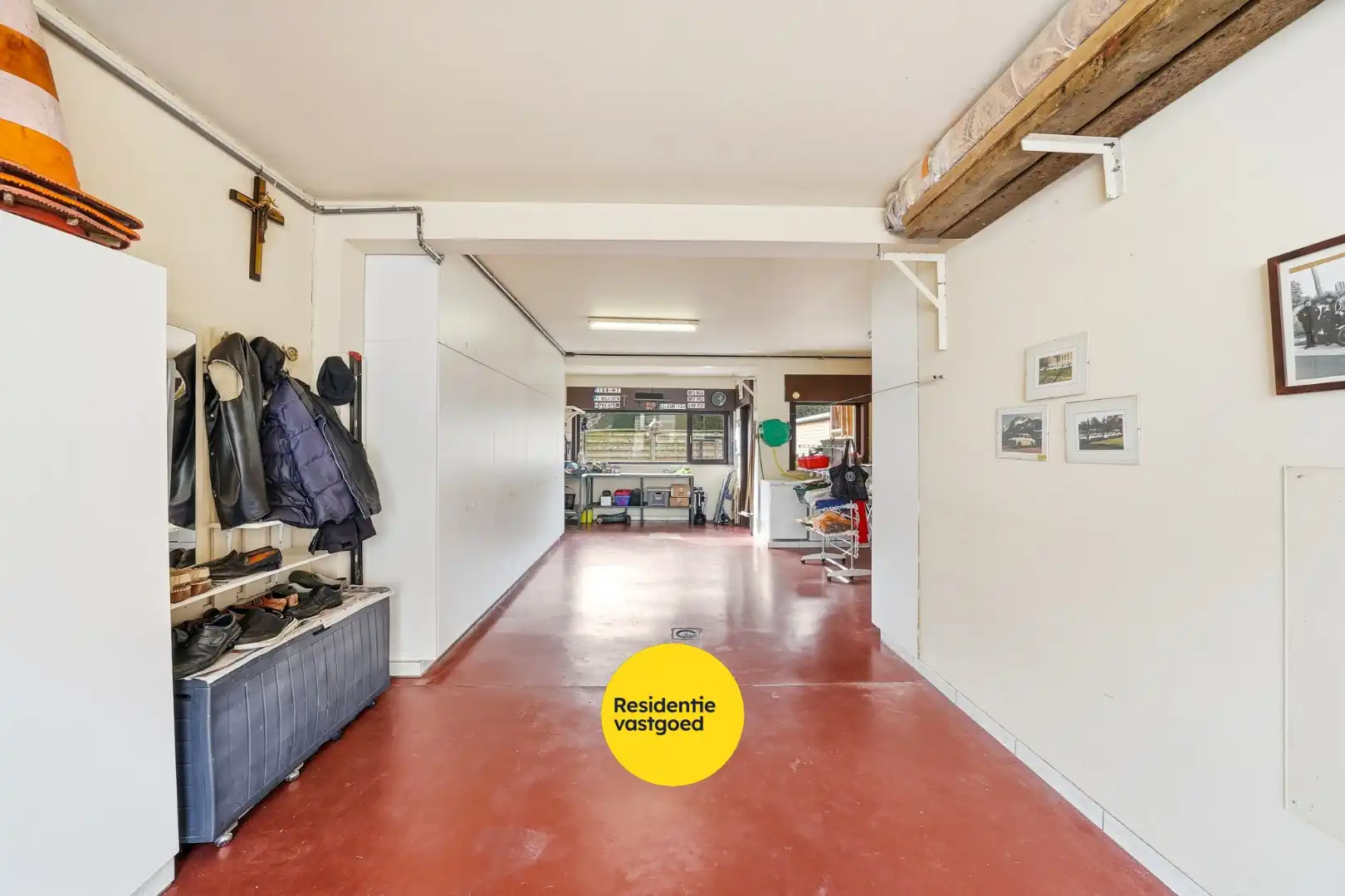 Ruime bel-etage met grote garage en 3 slaapkamers foto 3