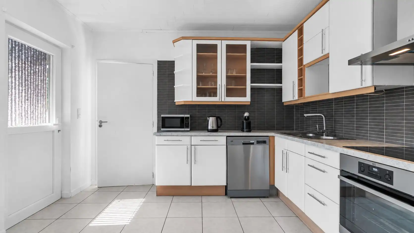 Karaktervolle woning op een ruim perceel van 8a 50ca in Maasmechelen foto 9