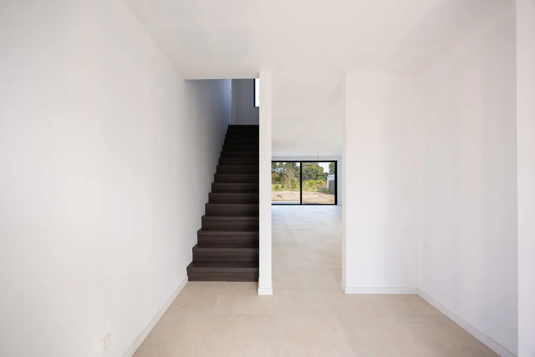 Moderne BEN-woning met zicht op groen foto 13