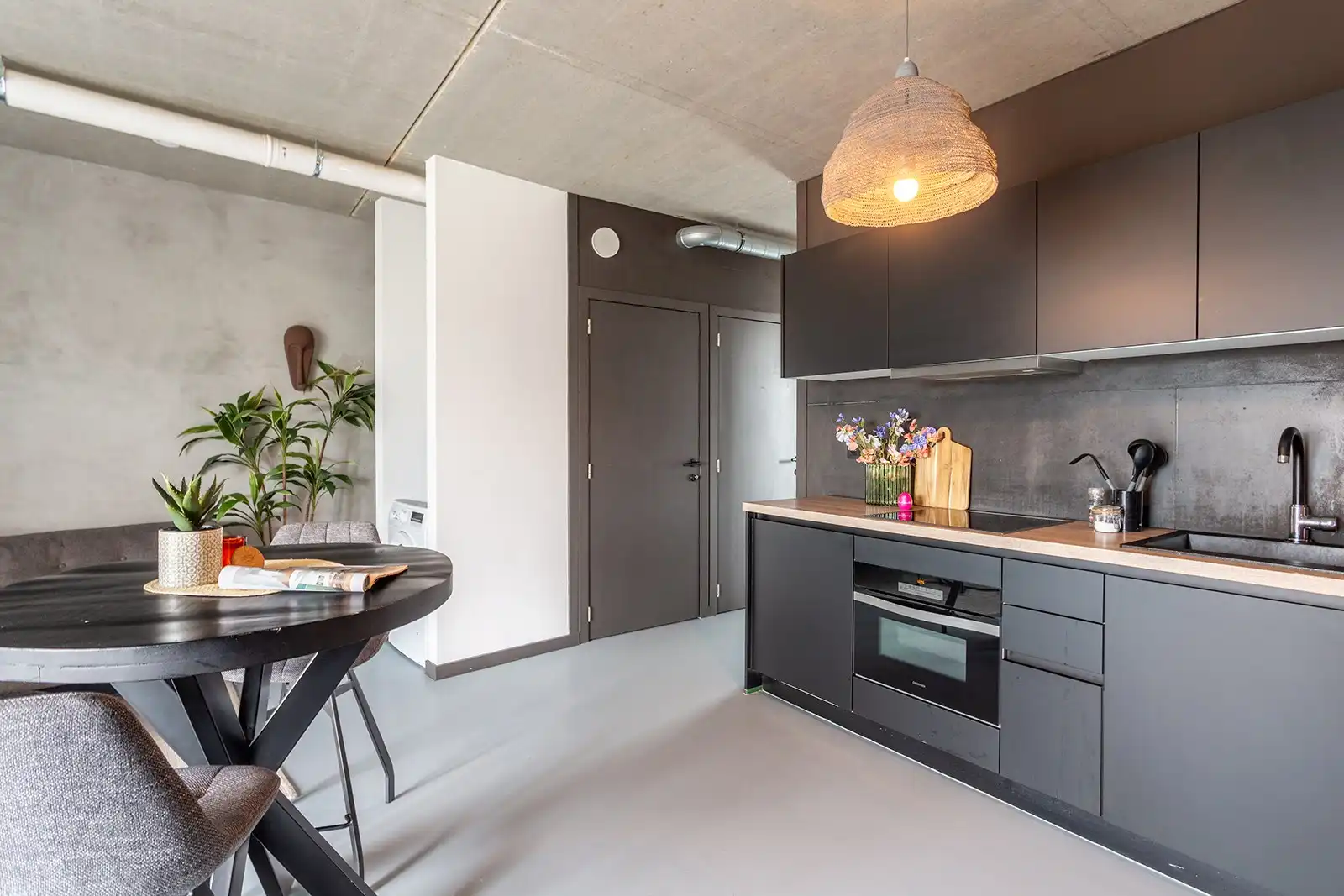 Energiezuinig appartement met industriële look nabij Markgravelei foto 7