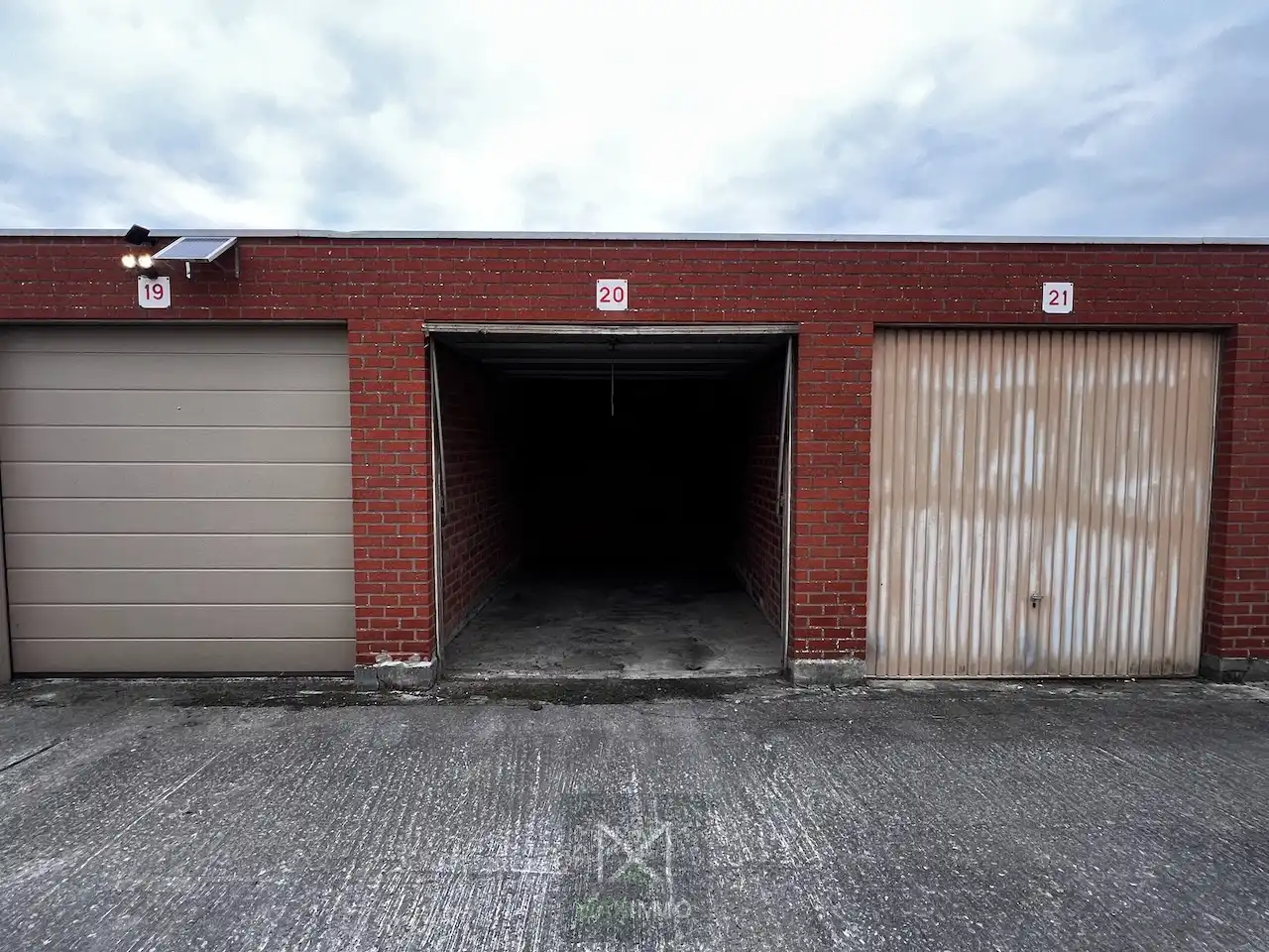 10 GARAGES TE KOOP IN HET CENTRUM VAN LAUWE foto 2