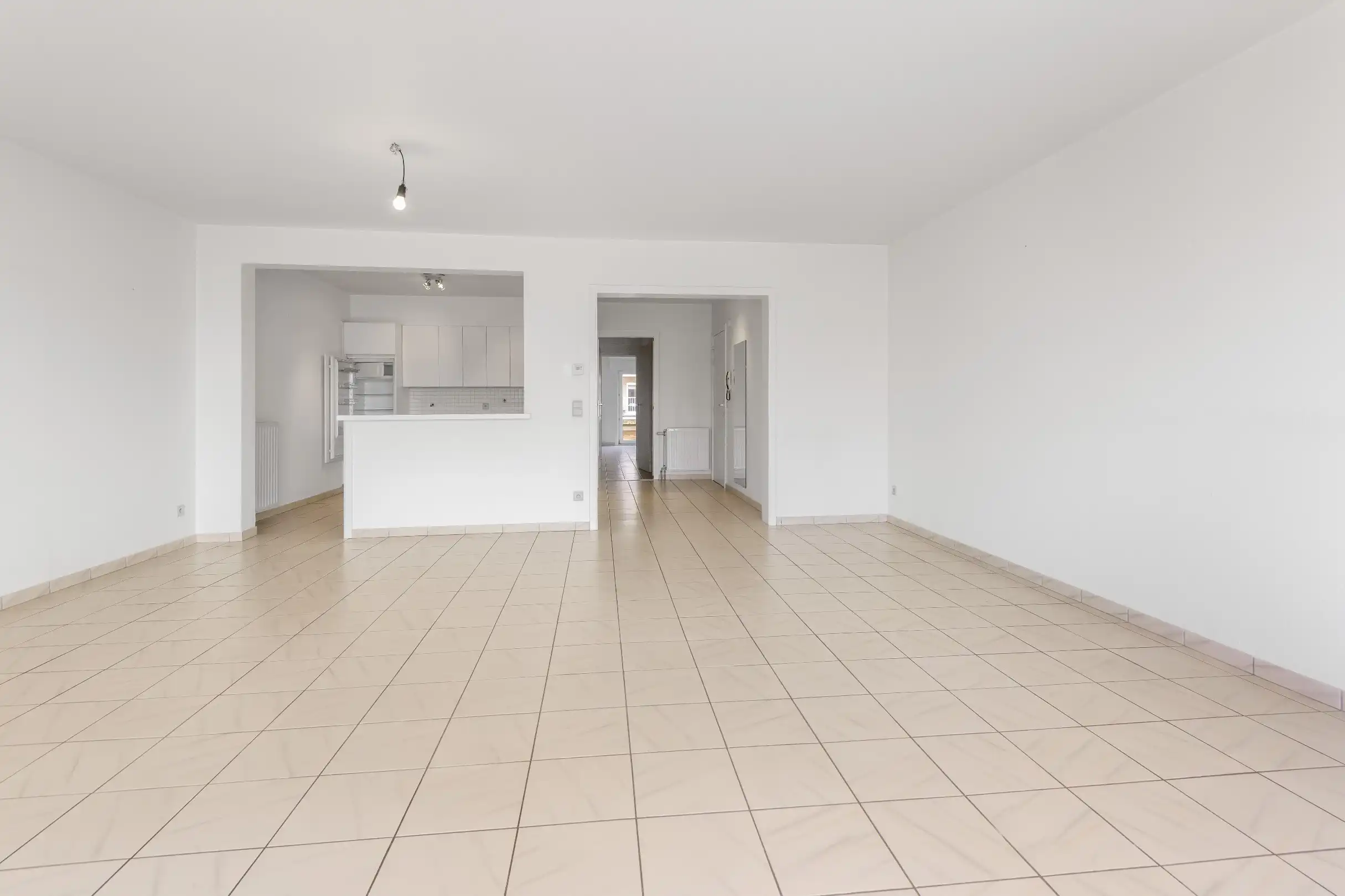 Zonnig, ongemeubeld 2 slpk appartement met prachtig zicht op het Zegemeer, inclusief garagebox in het gebouw. foto 4