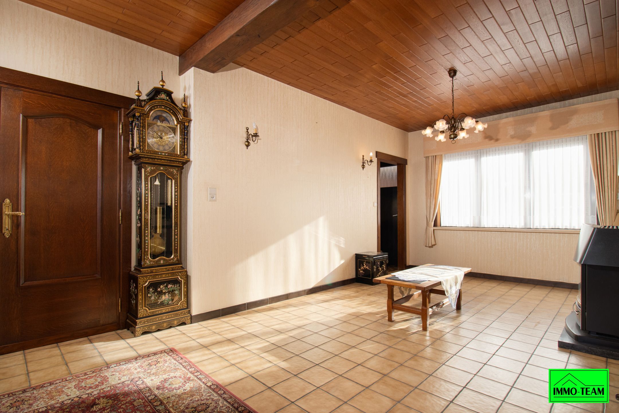 Op te frissen gezinswoning met ruime tuin en garage foto 4