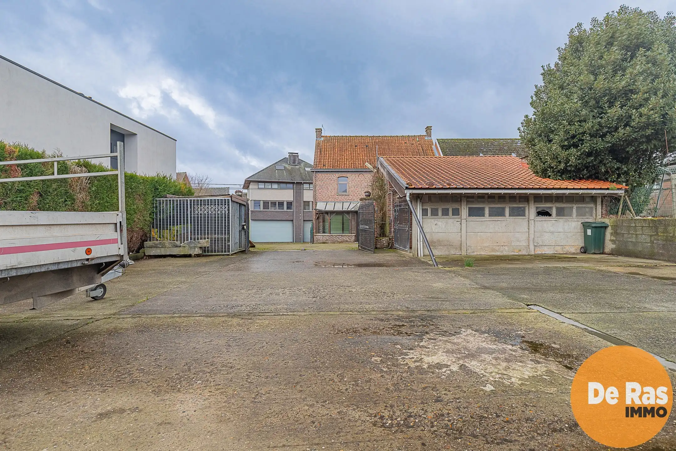 ROZEBEKE - Karakteristieke burgerwoning met loods foto 19