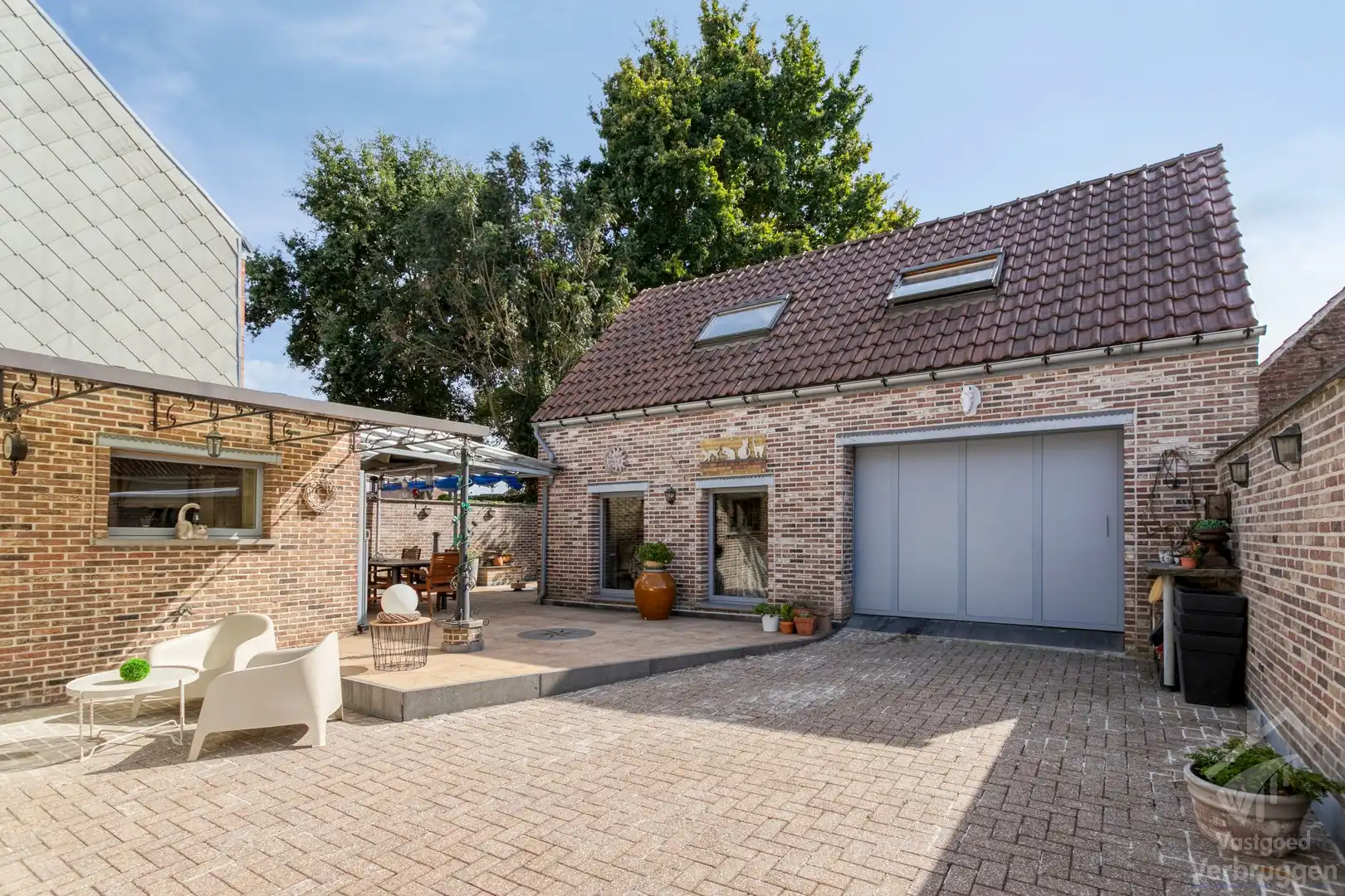 Sfeervolle instapklare woning met 2 slaapkamers, bureau,  garage en atelier foto 20
