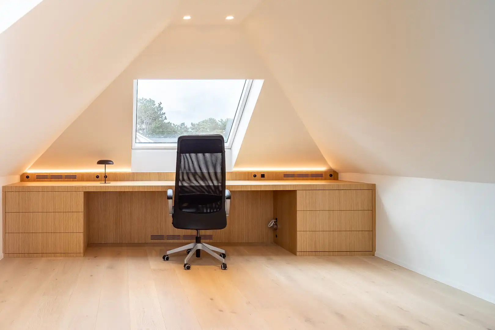 Prachtige alleenstaande villa met 5 slaapkamers gelegen in een rustige residentiële omgeving. foto 30