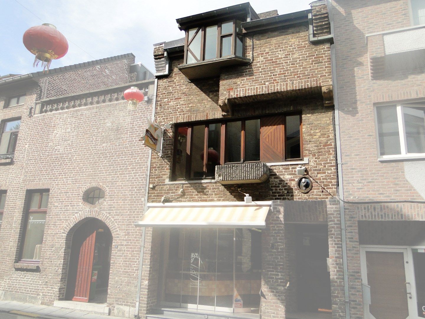 Gezellige studio met twee slaapkamers in hartje Maaseik foto {{pictureIndex}}