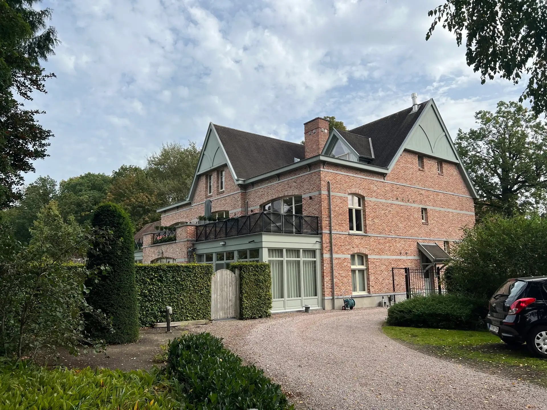 Rustig gelegen appartement met terras en groen uitzicht foto 18
