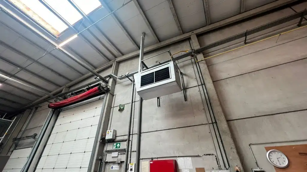 Loods met kantoren te huur in haven van Gent foto 8