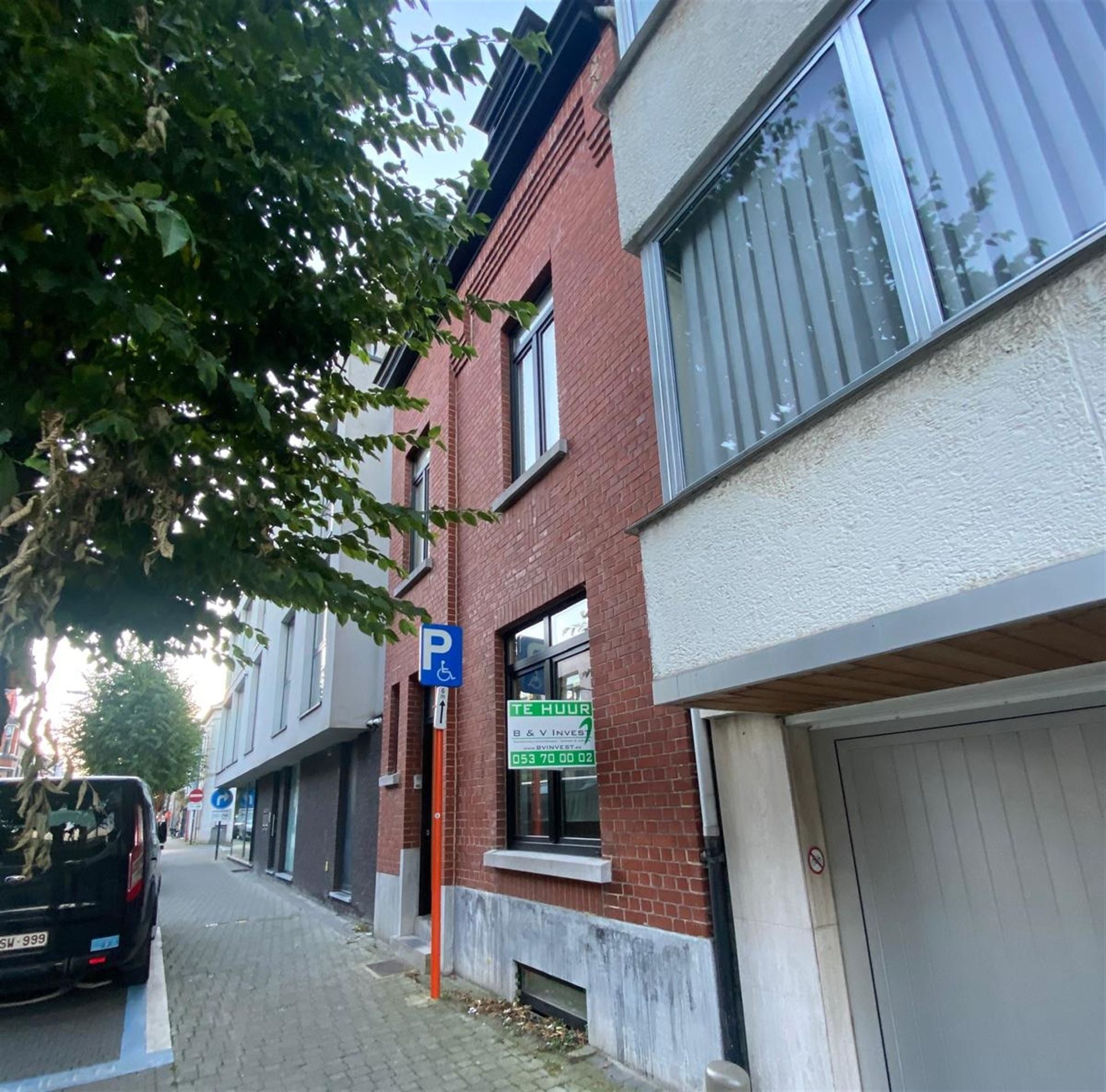 Gerenoveerde woning met drie slaapkamers, mezzanine en twee badkamers in het centrum van Aalst foto 1