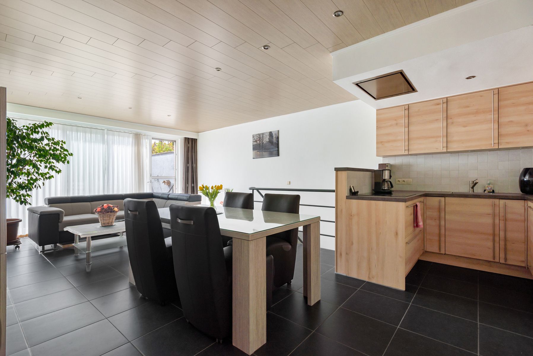 Hoofdfoto van de publicatie: Gelijkvloers appartement met tuin en veelzijdige extra ruimte te Boom