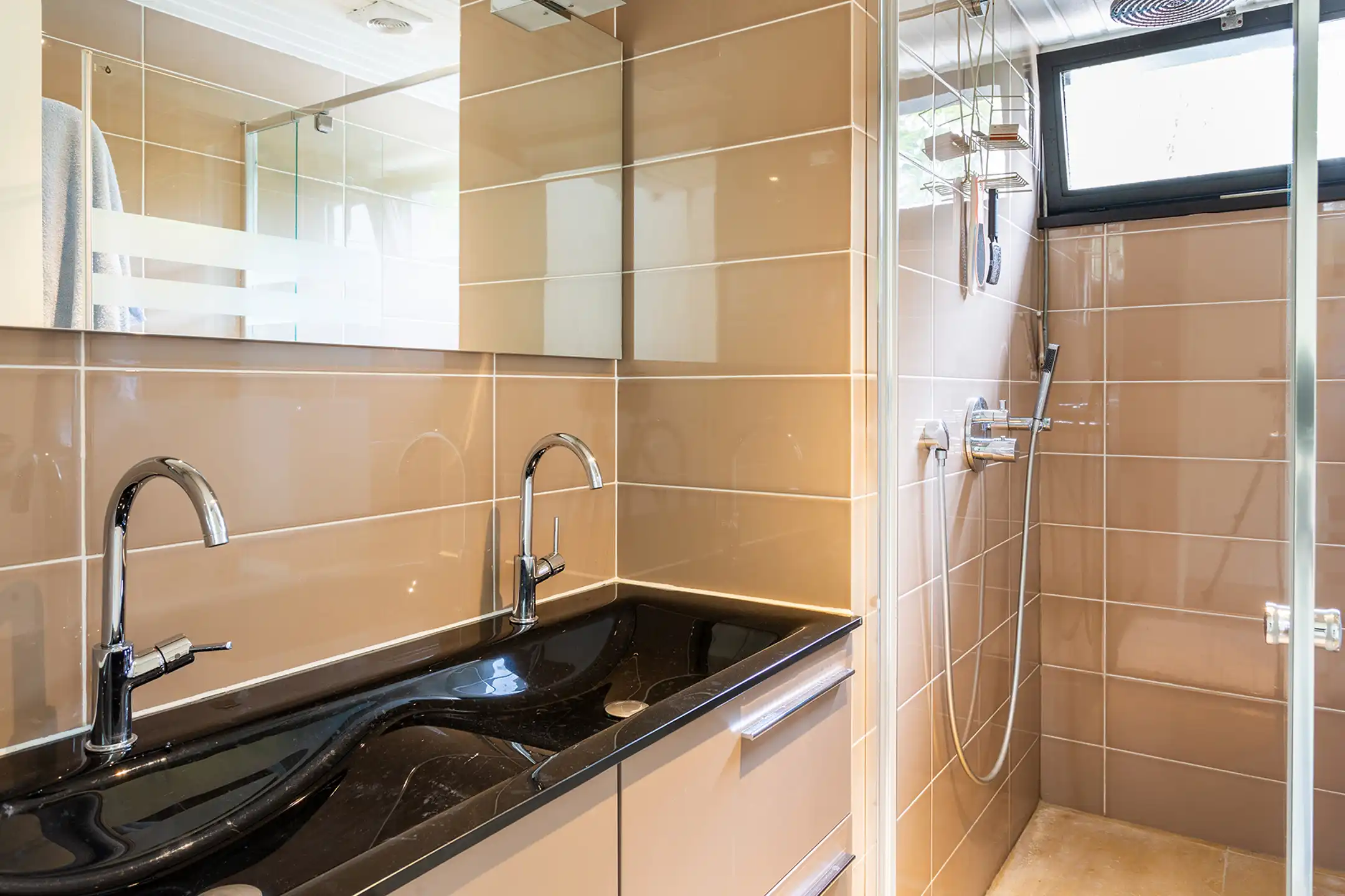 Topgelegen architectenwoning met ruim tuin en binnenzwembad. foto 41