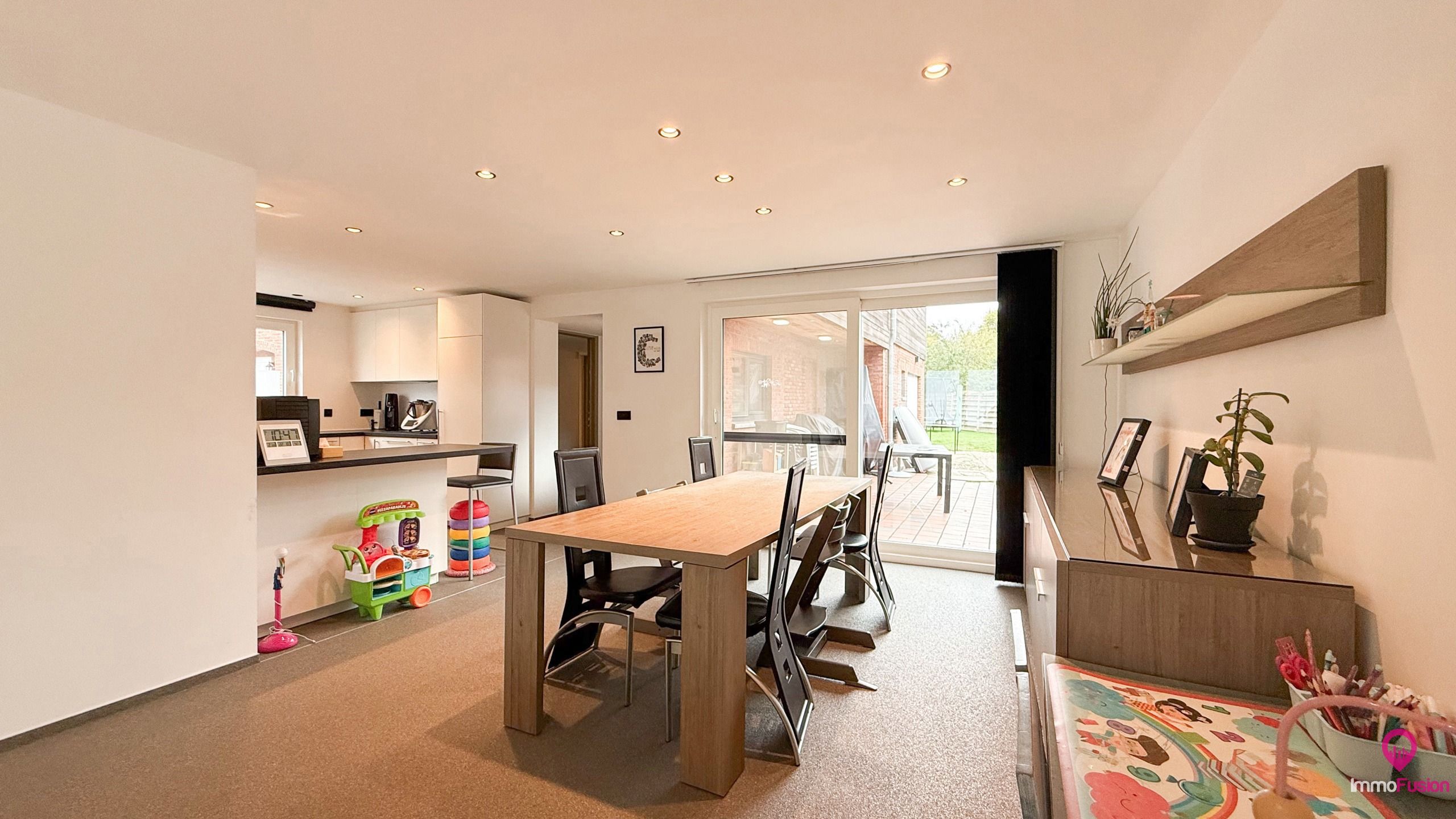 Gerenoveerde woning met veel ruimte en 6 slaapkamers! foto 6