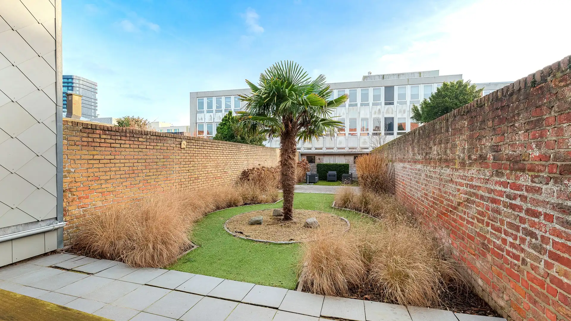 Instapklare woning met zonnige tuin in het centrum van Heist foto 14