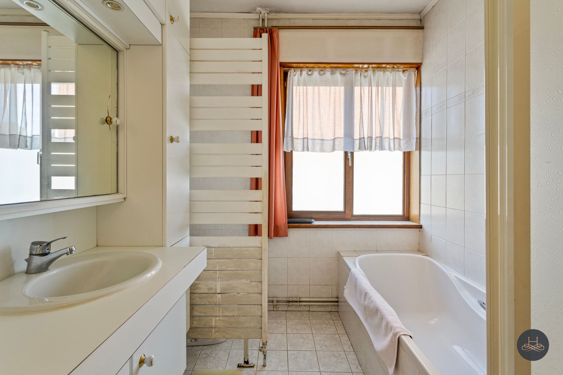 Karaktervolle en ruime halfopen woning met leuke tuin foto 17