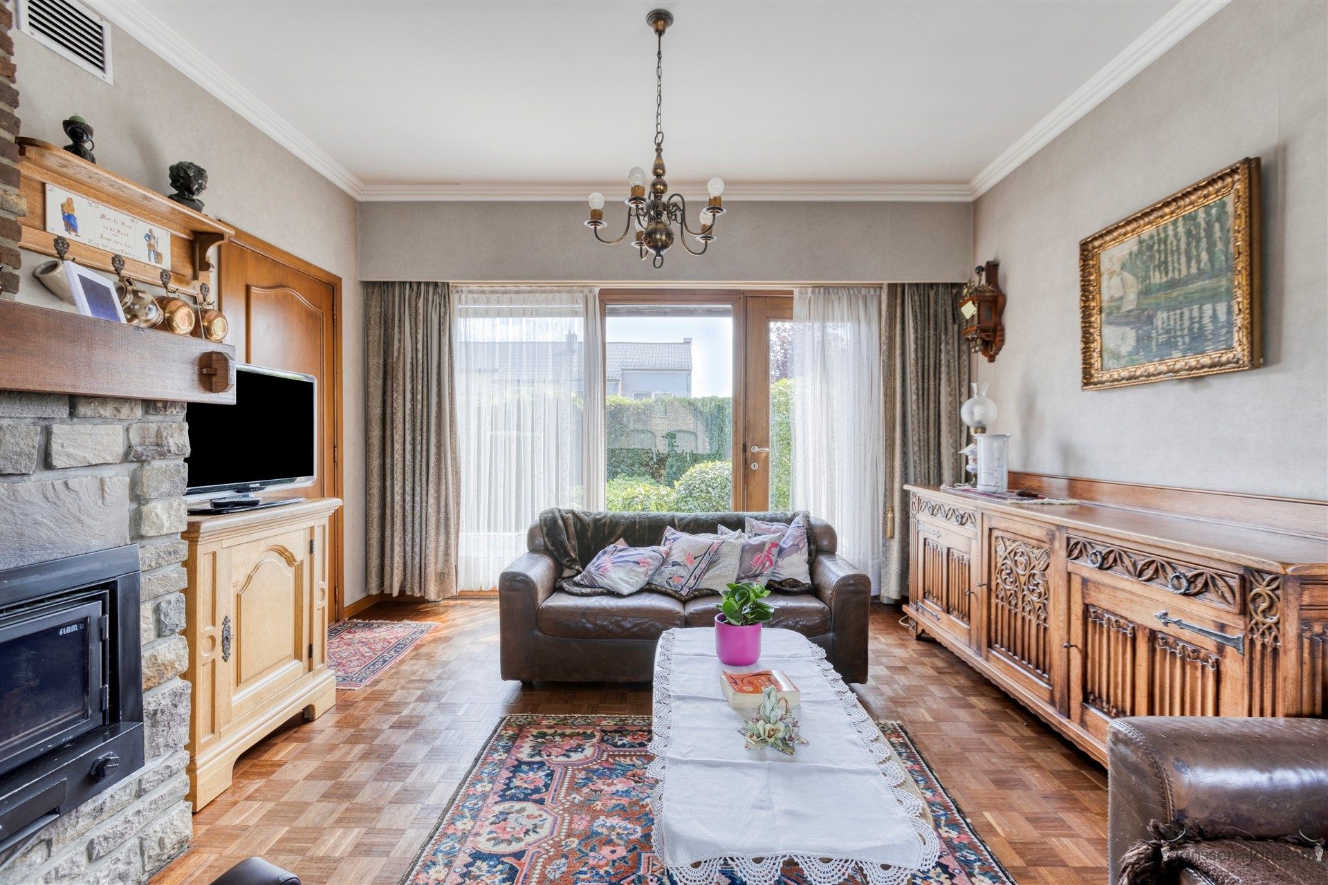 Karaktervolle gezinswoning met 5 slaapkamers en eindeloos potentieel te Leopoldsburg foto 6
