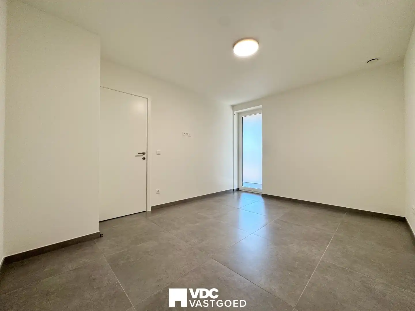 Ruim en modern duplex-appartement met 3 slaapkamers en twee parkeerplaatsen foto 8